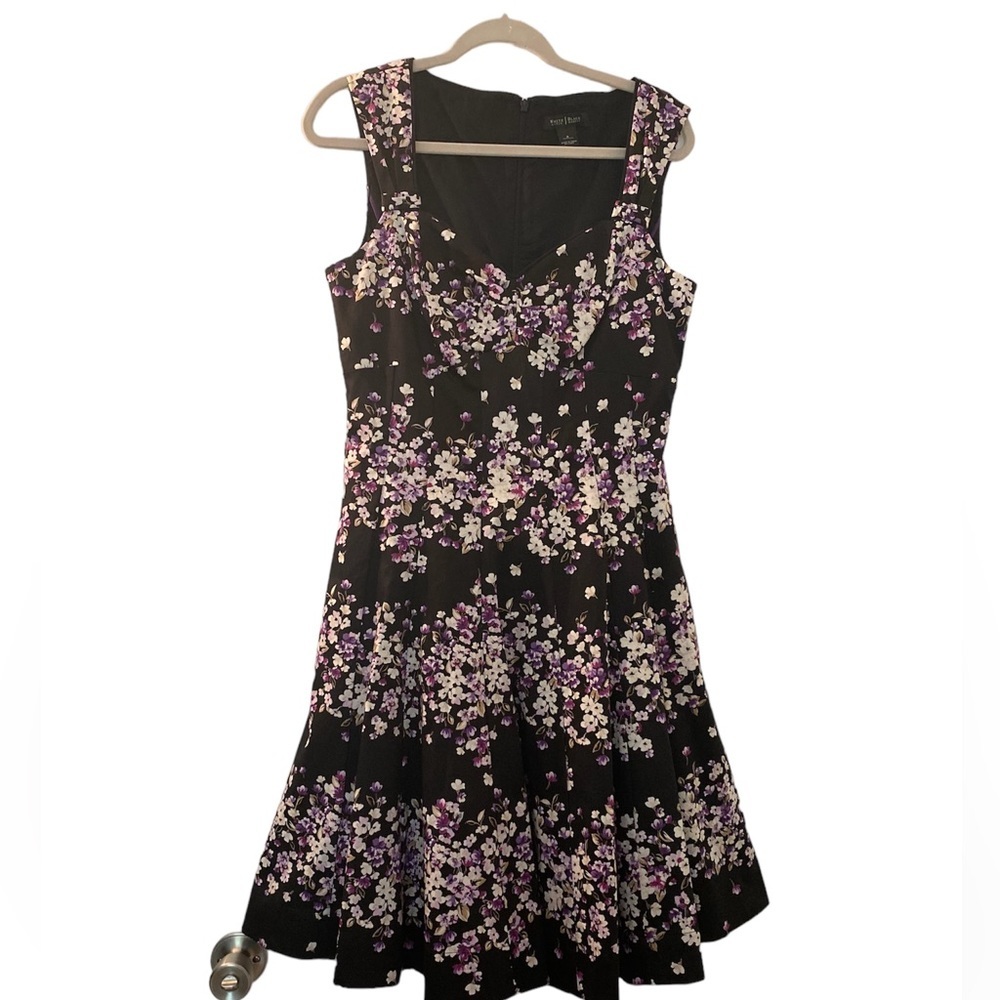 White House Black Market sleeveless fit n flare dress. Size 8. Fully lin…